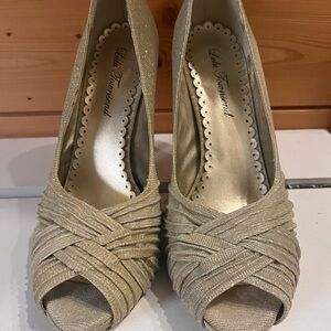 Champagne shimmer 4” peep toe heel Size 8.5